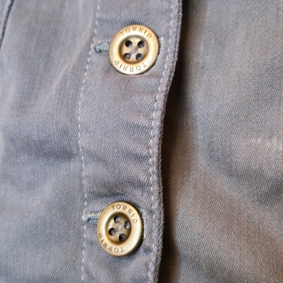 Torrid Cropped Collarless Denim Jacket Size 2 - Picture 2 of 8